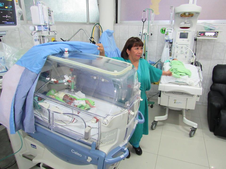 Chimbote: gemelas prematuras corren el riesgo de perder la vida si no son trasladadas a Lima
