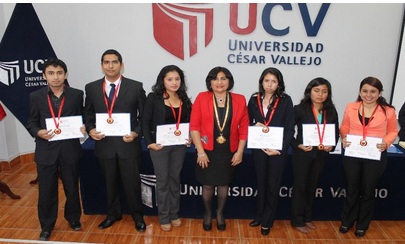 UCV-Chimbote entregó beca CAP a estudiantes con mayor puntaje en su escuela profesional
