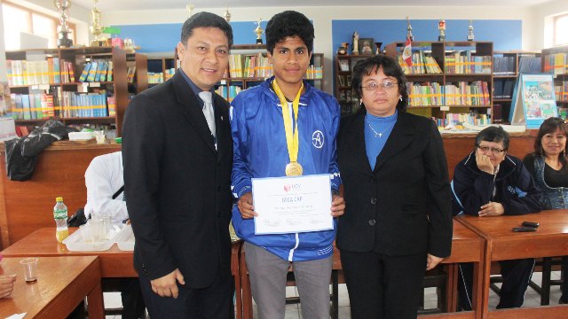 UCV otorga beca de estudio a campeón nacional de juegos deportivos escolares