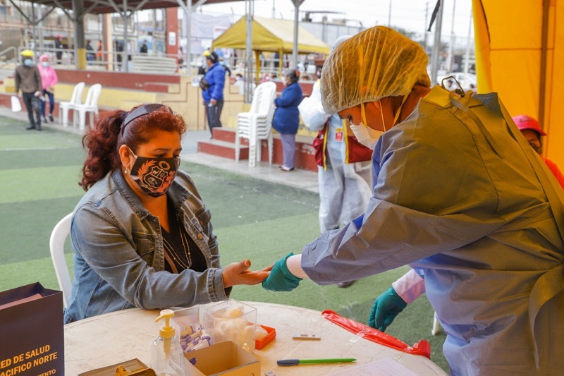Beneficiarios de comedores populares fueron tamizados con pruebas rápidas de covid-19