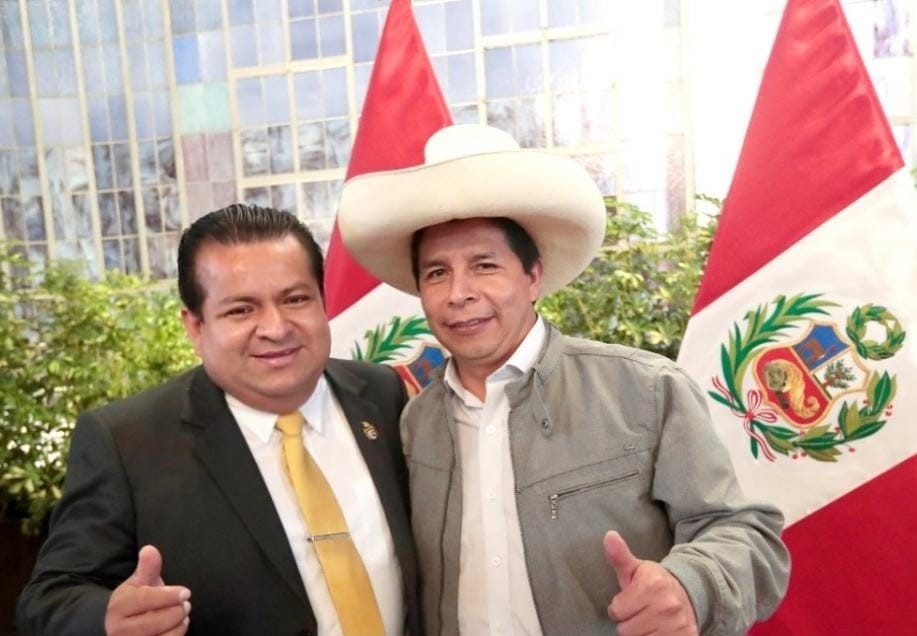 Ex secretario general de Palacio Bruno Pacheco se entregó esta noche a la Fiscalía 