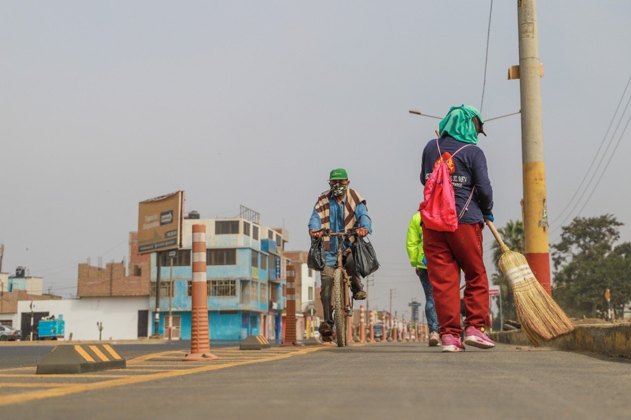 Asociaciones de ciclistas y municipio realizaron limpieza de ciclovías en Chimbote