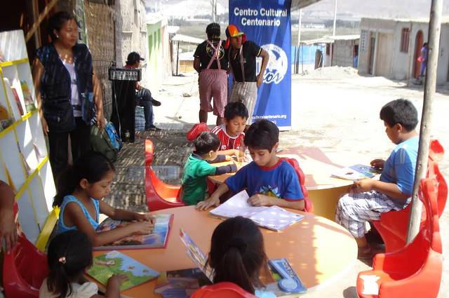 Biblioteca infantil itinerante disponible para zonas urbano marginales de Chimbote