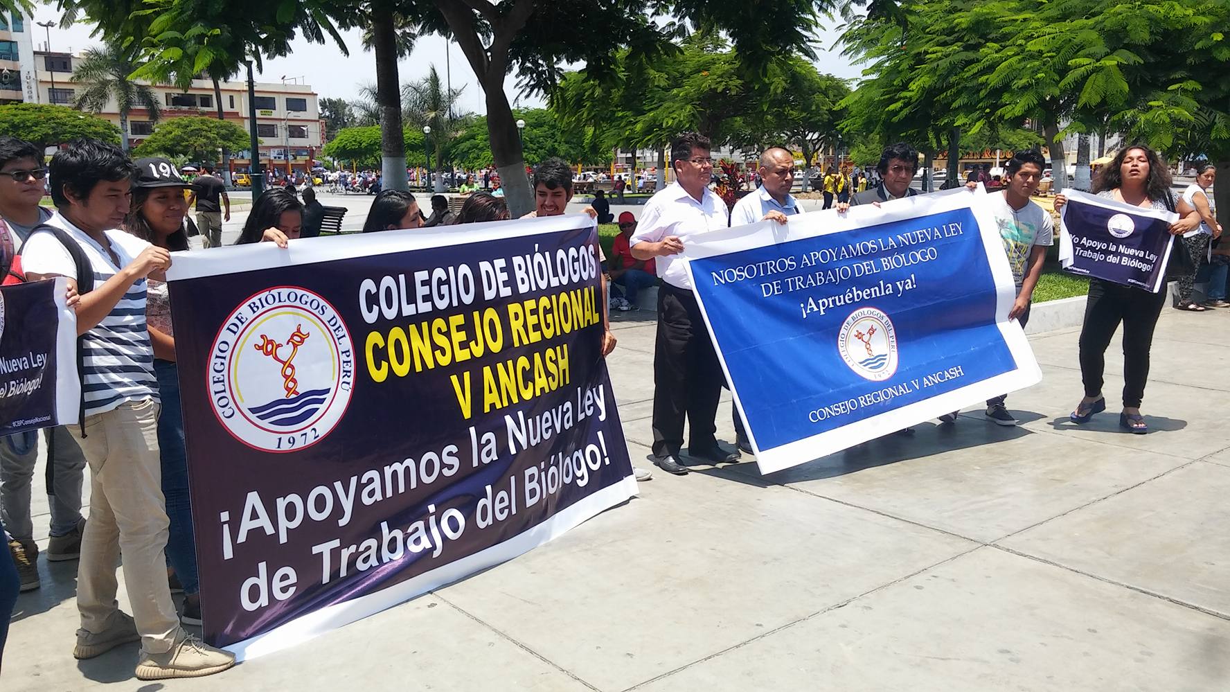 Chimbote: Biólogos realizan plantón y exigen aprobación de nueva ley de trabajo