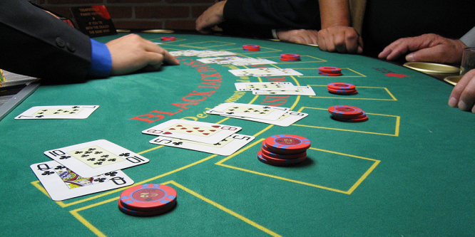 Jugar Blackjack en casinos en línea Perú