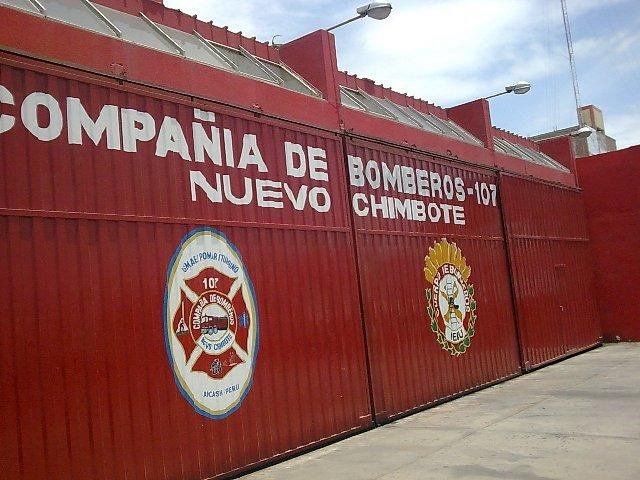 Bomberos de Nuevo Chimbote reciben equipo de emergencia 