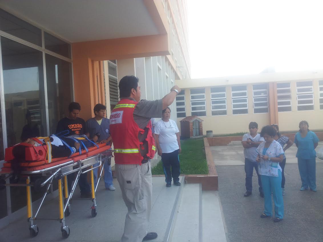 Hospital Regional capacita a su personal y al cuerpo de bomberos en atención de pacientes