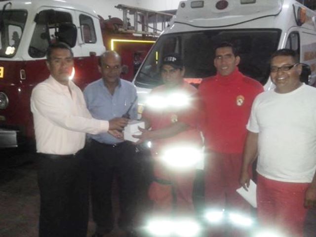 Bomberos de Nuevo Chimbote recibieron equipo de radio para mejorar comunicación ante emergencias
