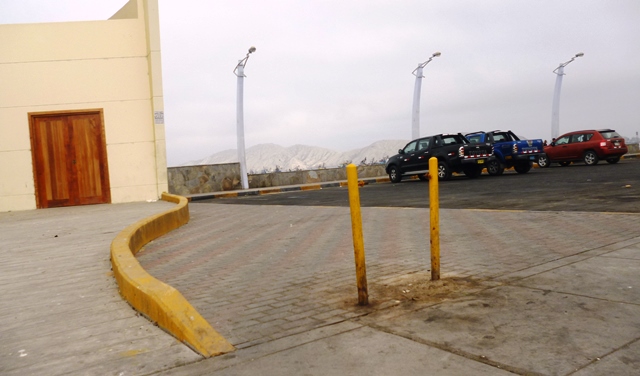 Delincuentes roban accesorios de baños en el boulevard de “La Caleta”