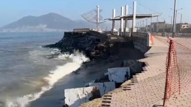 Chimbote: fuerte oleaje afecta un tramo de la obra Alameda La Costanera