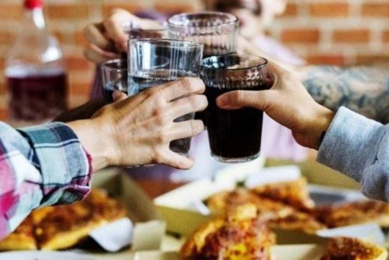 Gobierno prohíbe reuniones sociales y en domicilios durante Navidad y Año Nuevo