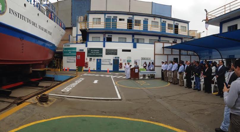  Lanzan buque de investigación científica para monitorear la bahía de Chimbote