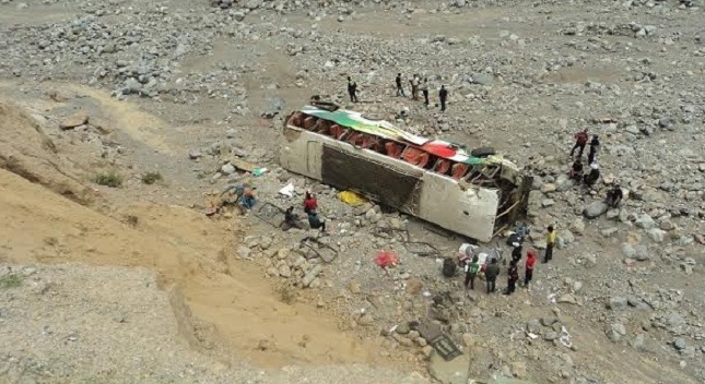 Tragedia en Áncash: 12 muertos y 39 heridos al caer bus a barranco de 50 metros