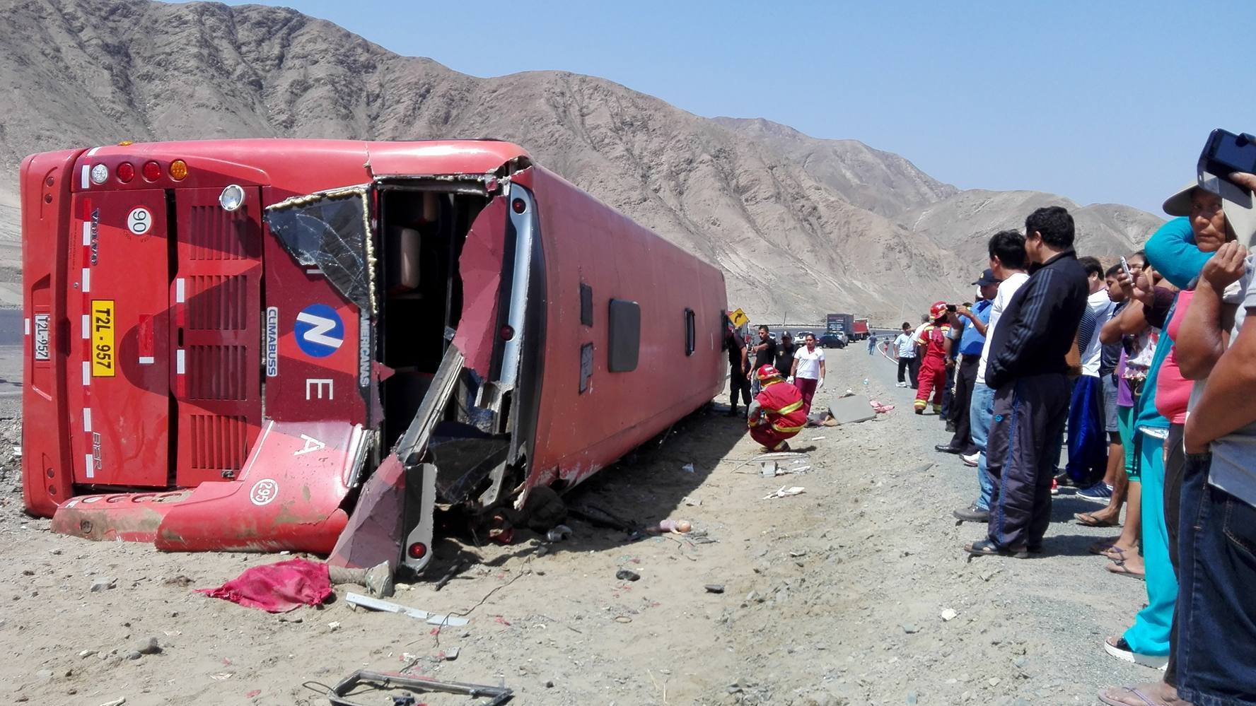 Chimbote: despiste y volcadura de bus en "Coscomba" dejó varios muertos y heridos