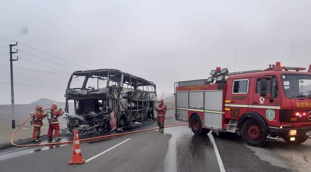 Bus se prendió en llamas en la carretera Panamericana Norte, en Huarmey