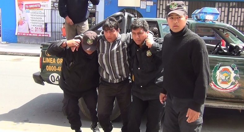  Serenos auxilian a buzo que se descompensó en la playa El Dorado