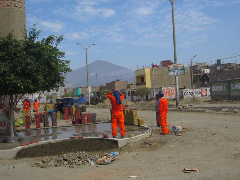 Esperan que Sedachimbote cambie tapas de buzones en obra “Camino Real”