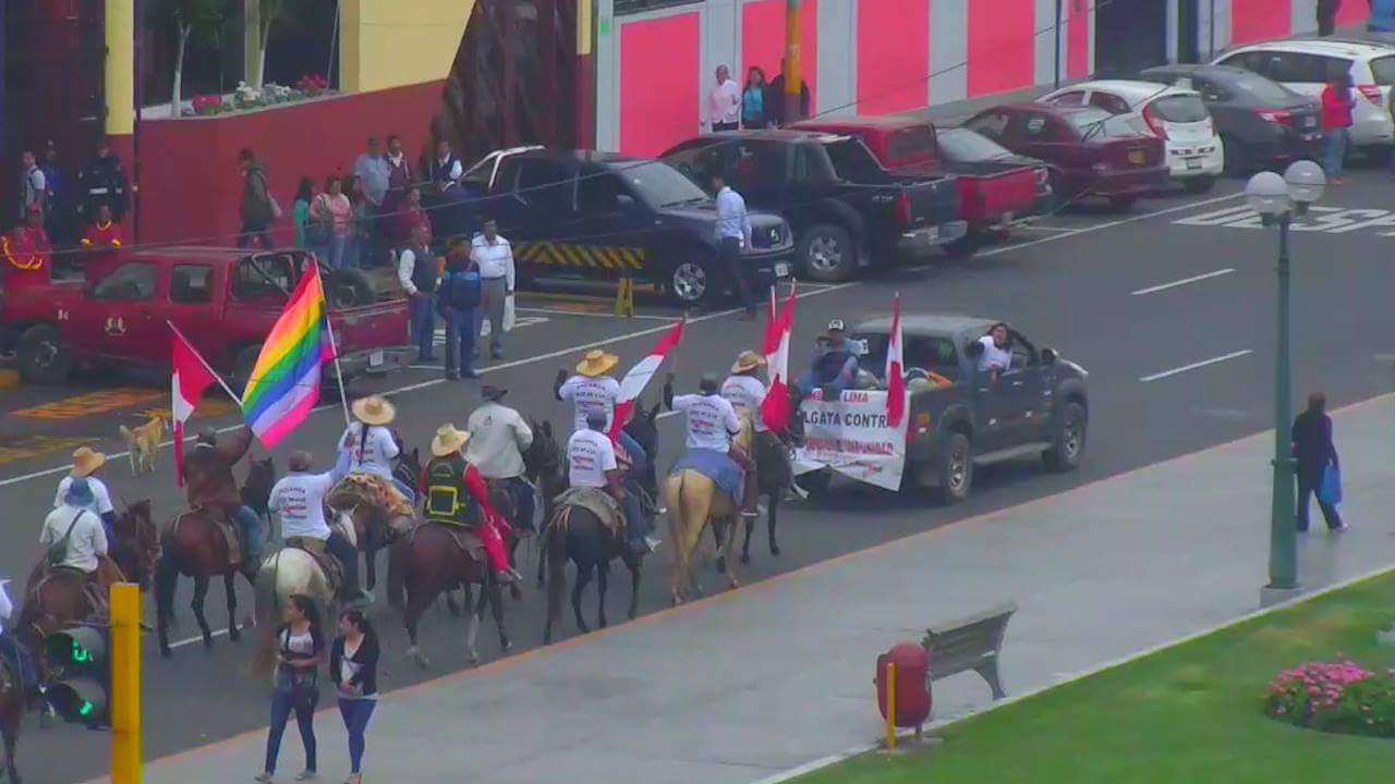 Cabalgata contra la Corrupción y la Impunidad llegó esta mañana a Chimbote