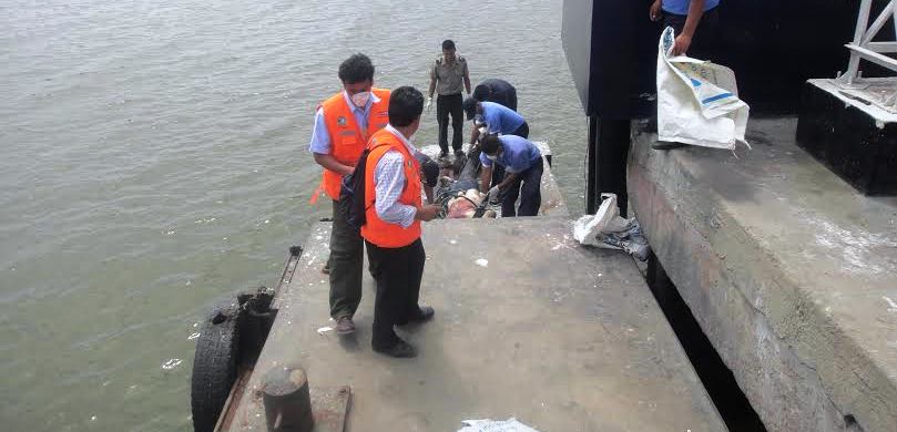 Horrendo crimen: Hallan cadáver de hombre flotando en mar chimbotano