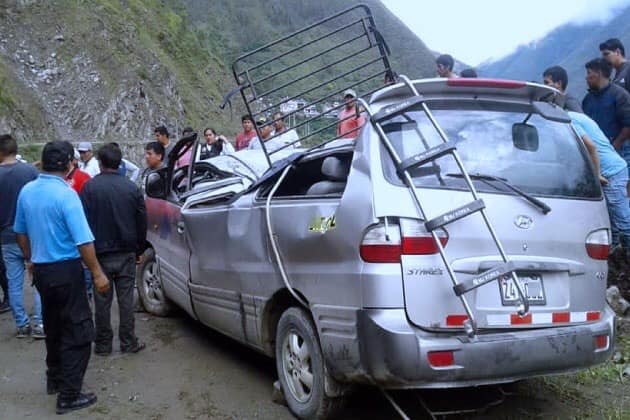 Huarmey: roca cayó sobre minivan y deja once heridos, entre ellos seis menores