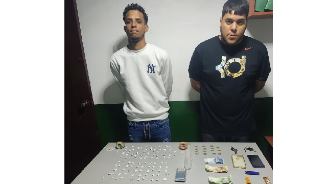 Extranjeros son detenidos en Huarmey por presunta microcomercialización de drogas