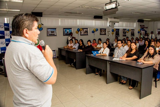 Capacitan a universitarios chimbotanos en Escuela de Microfinanzas de la Caja del Santa