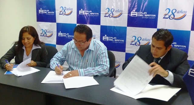 Caja del Santa firmó convenio con Sedachimbote para servir mejor a usuarios