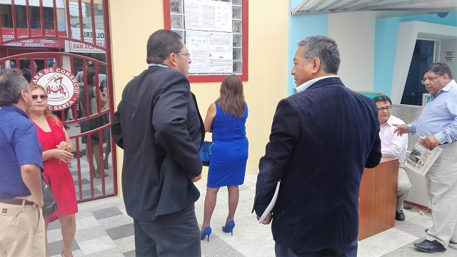 Cuestionan que hayan cerrado la Cámara de Comercio para impedir elecciones y presidente da su versión