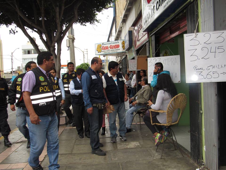 Chimbote: inspeccionan casas de cambio para identificar monedas y billetes falsificados 