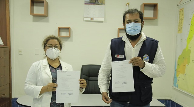 Antonio Casana entregó el cargo a nueva directora de la Red de Salud Pacífico Norte