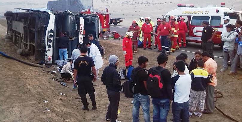 Casma: Tres muertos y 20 heridos tras choque de bus con camión