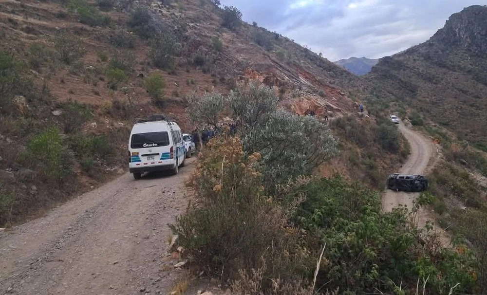 Áncash: camioneta cae a un precipicio y deja cuatro muertos y dos heridos