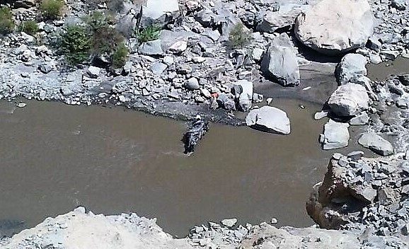 Pallasca: Desmantelan camioneta de la fiscalía que cayó a un barranco en el río Tablachaca