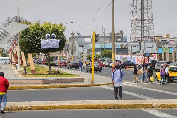 Chimbote: comuna realiza peculiar campaña de sensibilización sobre el uso de mascarillas