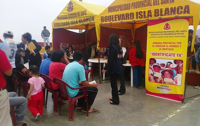 Chimbote: centenares de niños y adultos de asentamientos humanos están indocumentados