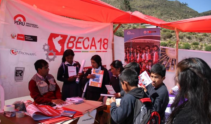  Áncash: población rural se informa sobre becas del Pronabec