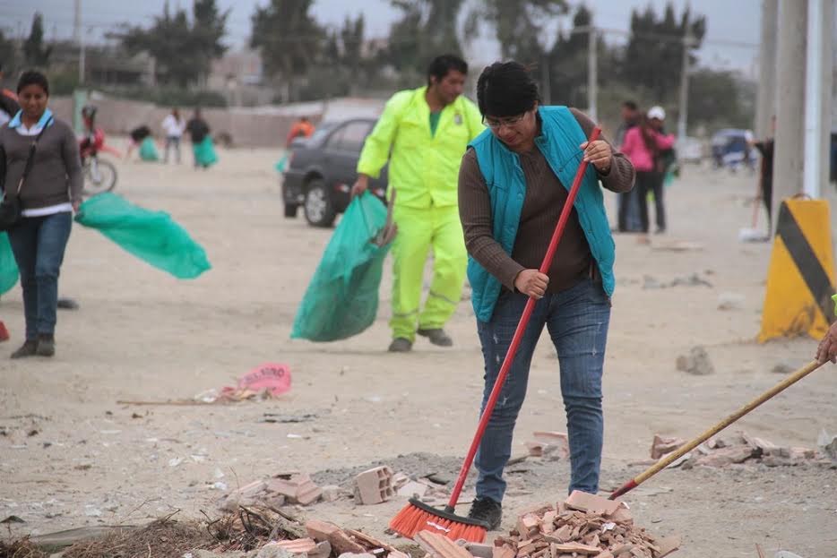 Nuevo Chimbote: pobladores y municipio realizan campaña de limpieza pública