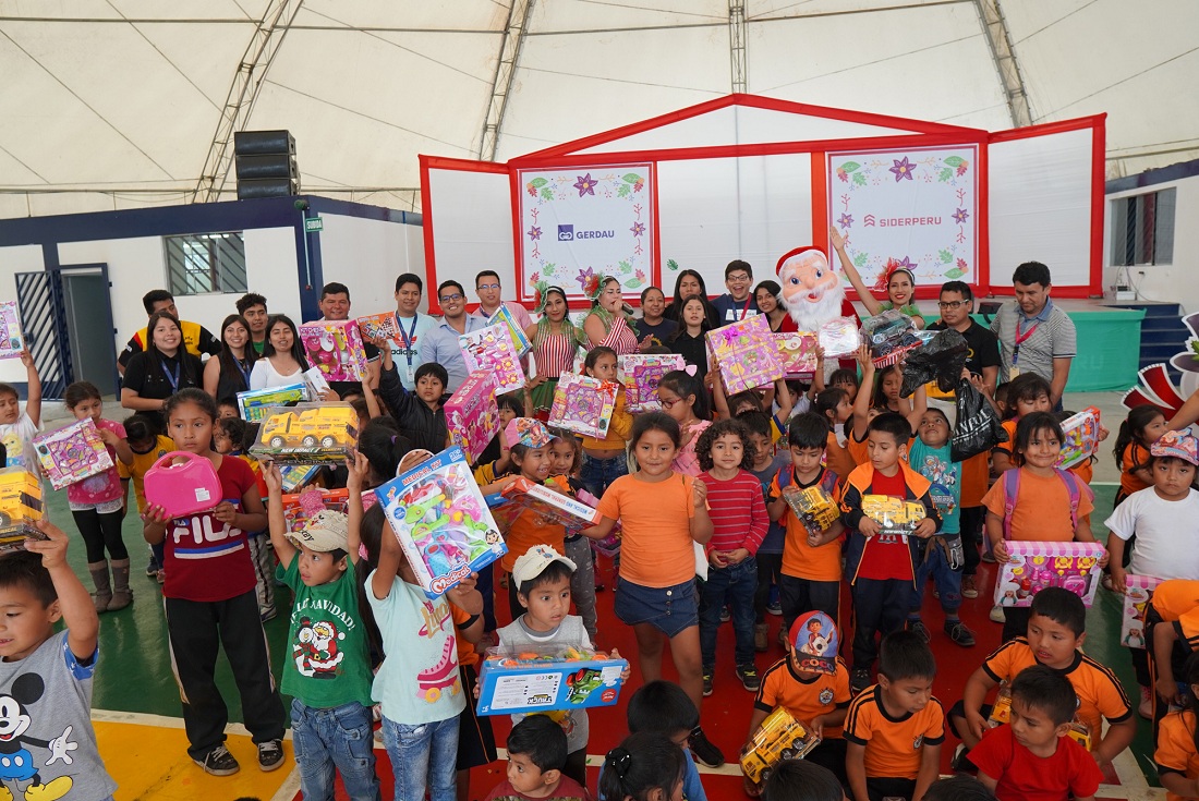 SiderPerú lleva alegría de la Navidad a más de 1,200 niños