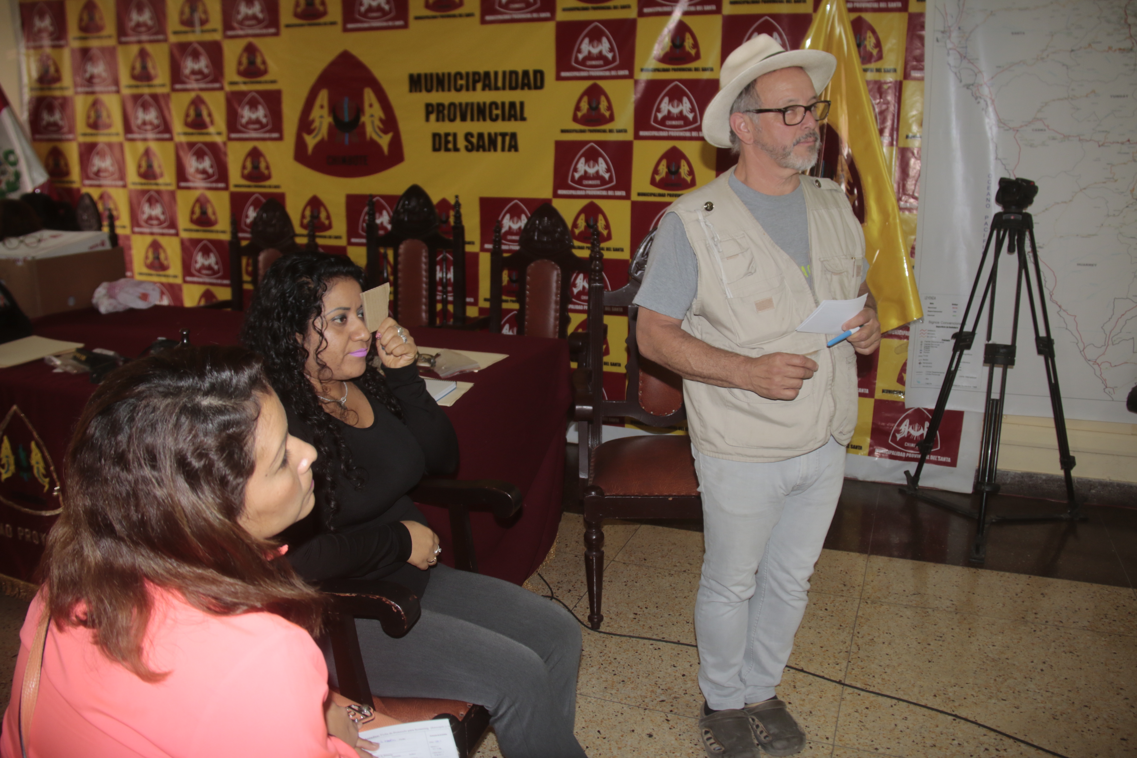 Chimbote: capacitan a personal edil para identificar a escolares que sufran problemas visuales