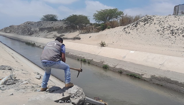Chinecas destruye 10 sifones usados por invasores para robar agua de canal La Huaca-Nepeña