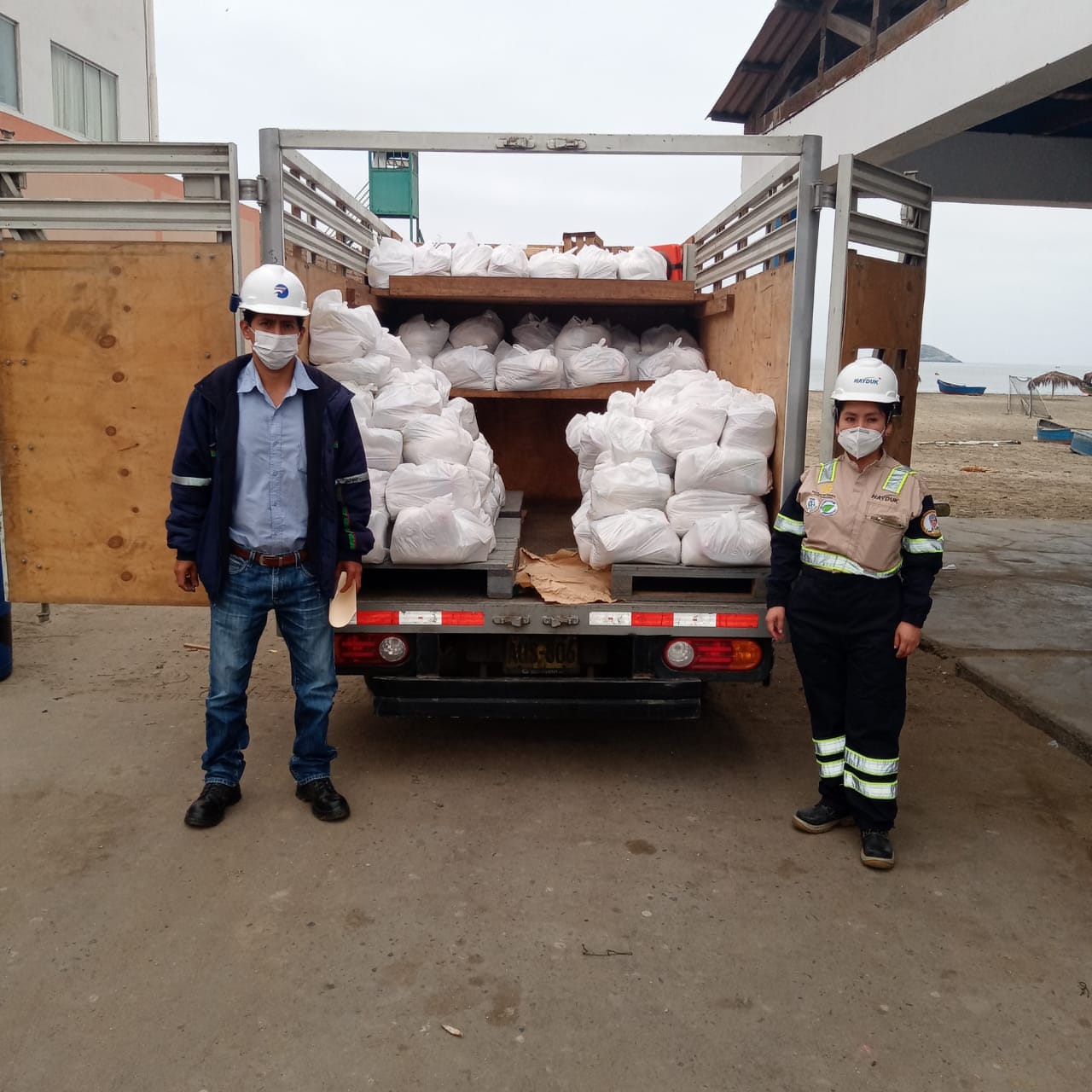  Pesqueras entregan víveres a 132 familias de bajos recursos en Coishco Viejo