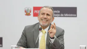 Canciller Elmer Schialer evita responder sobre fraude en Venezuela