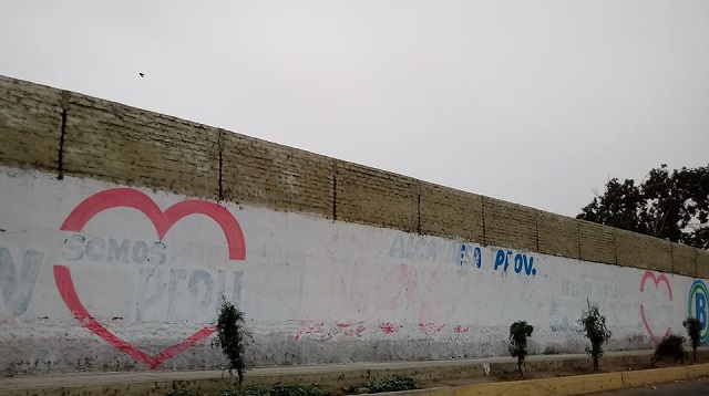 Candidato borró pinta de su propaganda que realizó de manera indebida en cementerio de Chimbote