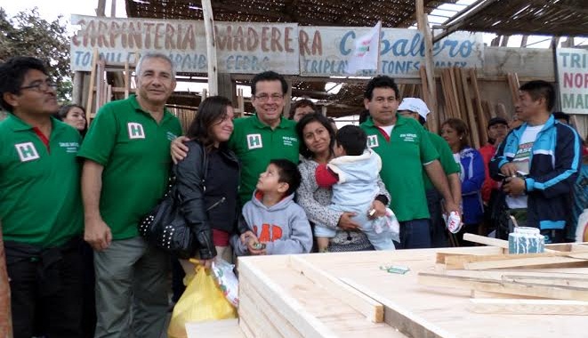 Candidatos Lucho Denegri y Paco Gasco visitaron a pobladores de “Teresa de Calcuta”