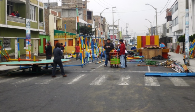 Caos y desorden en primer día de la feria ambulante por San Pedrito