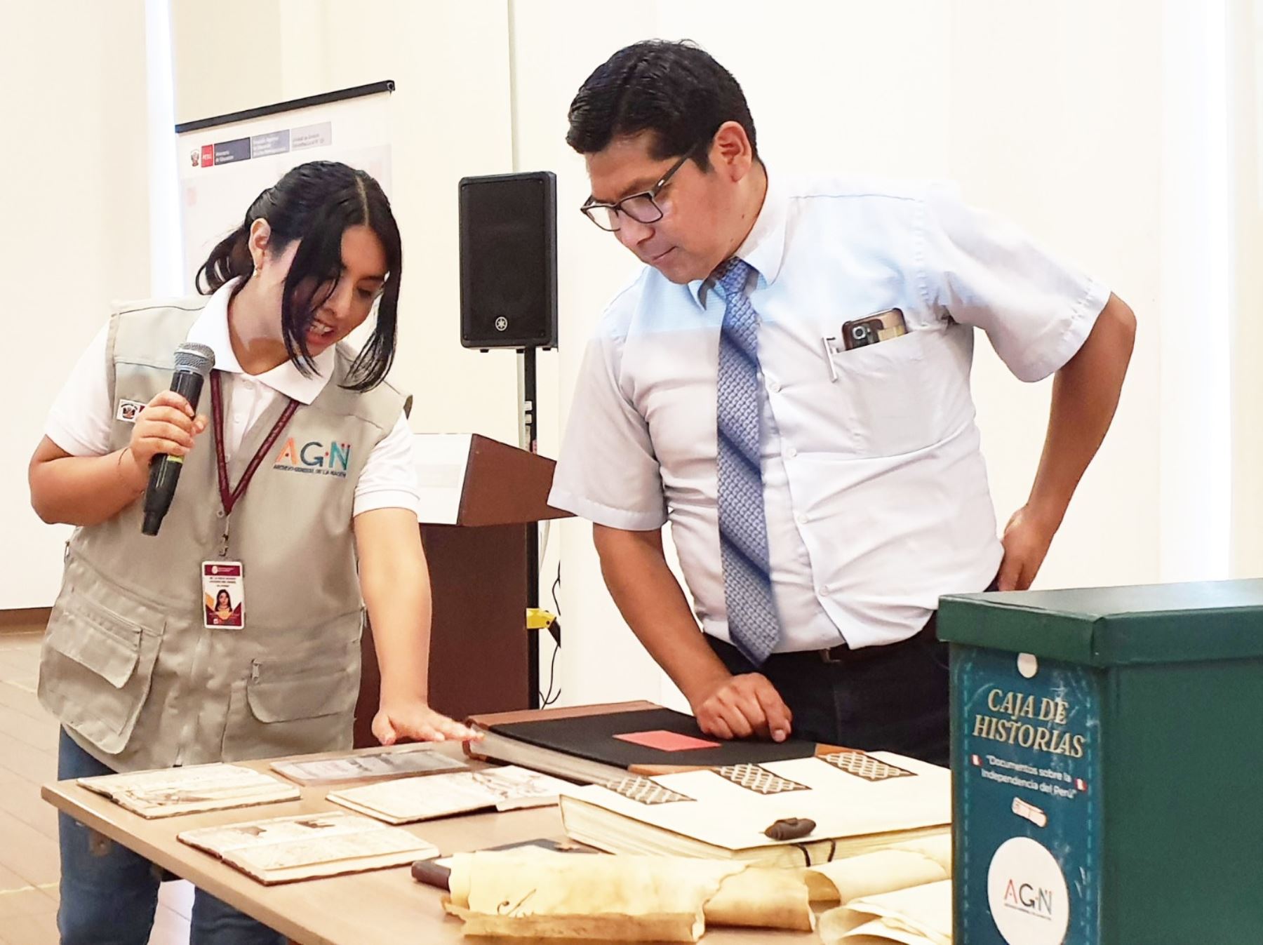 Capacitan a docentes en el uso de documentos históricos como fuentes primarias