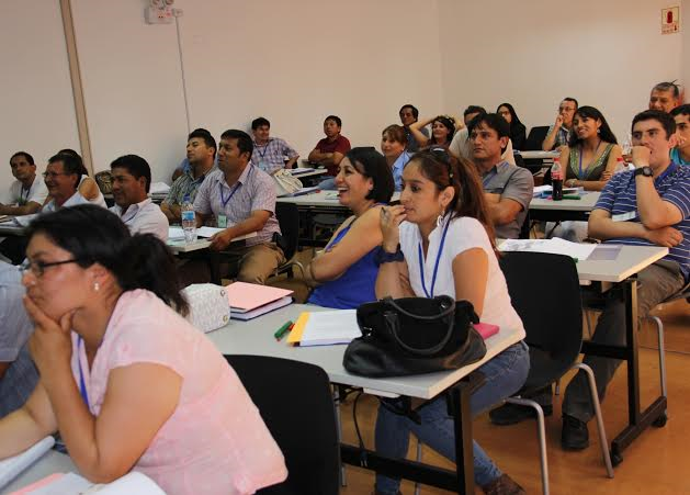 Foncodes capacita a facilitadores financieros para promover el ahorro