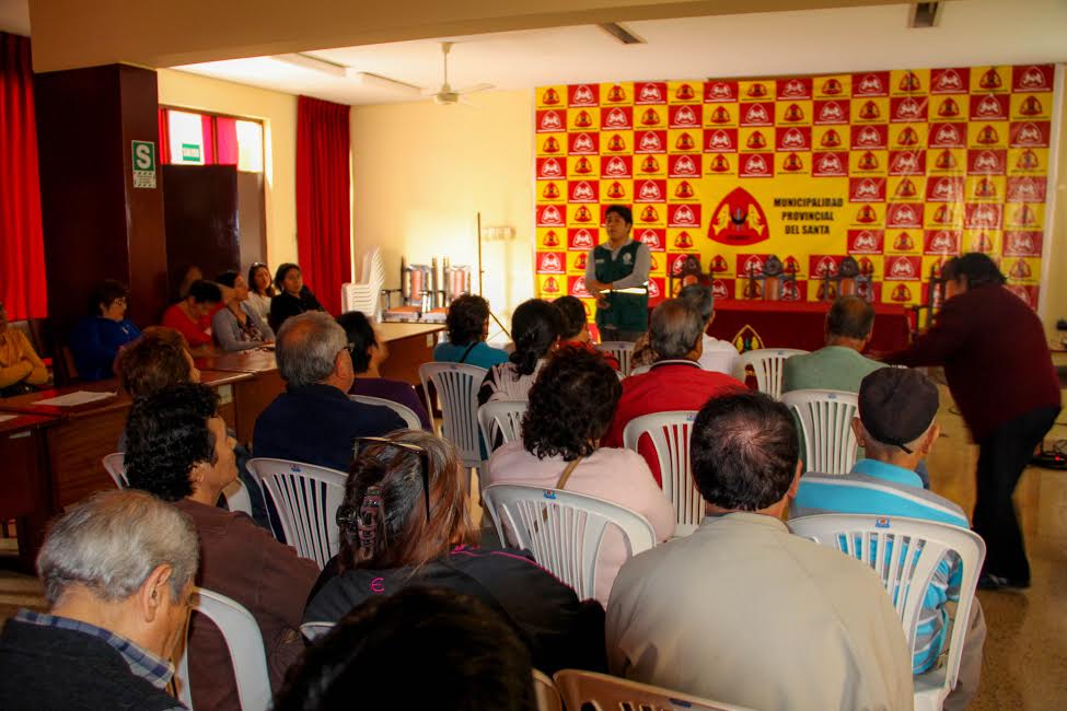  Senasa y municipio de Chimbote capacitan a comerciantes de mercados