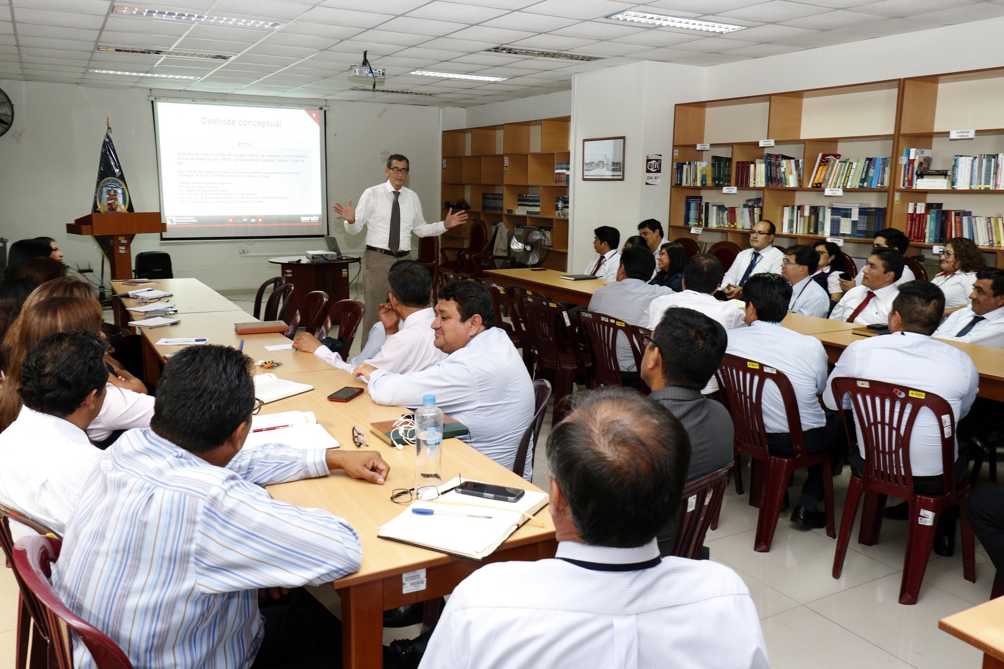 Jueces y servidores de Corte del Santa participaron en taller de ética, inteligencia y liderazgo