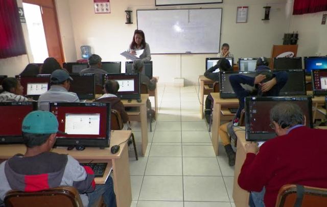 Invidentes de Chimbote son capacitados para reinsertarlos en campo laboral